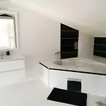Zdenka Apartment *