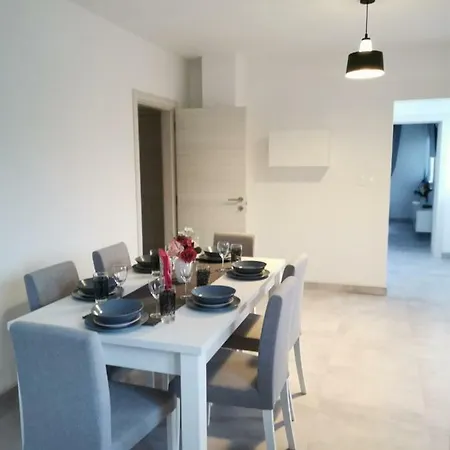 Zdenka Apartment *