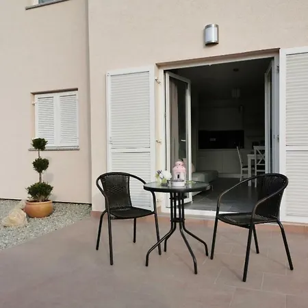 Zdenka Apartment Novi Vinodolski